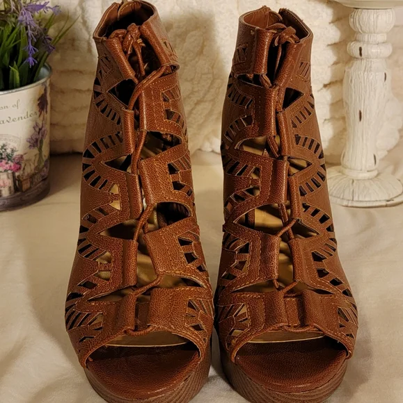 Sbicca  Leather lace up platform sandals Size 7 Brown - Picture 2 of 7